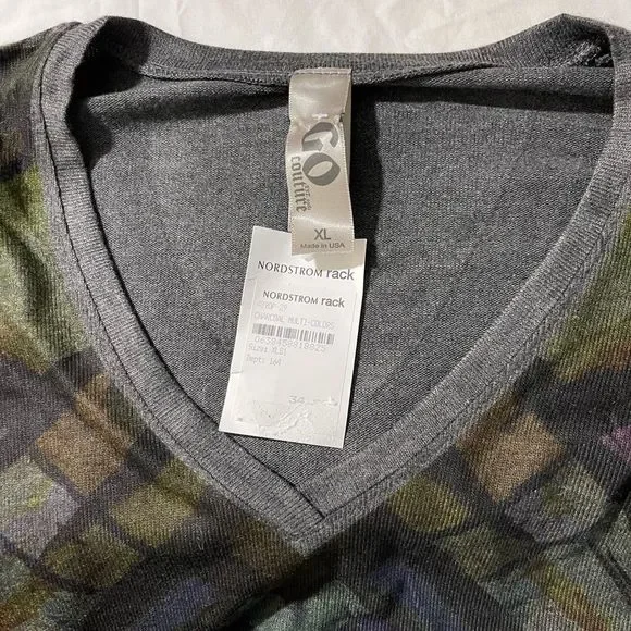 Go Couture Printed V-Neck Sweater Size Large - Picture 3 of 9